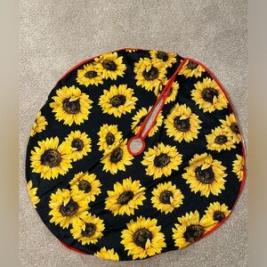 Sunflower Christmas tree skirt